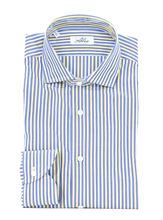 Picture of Longsleeved shirt with a light-blue background 