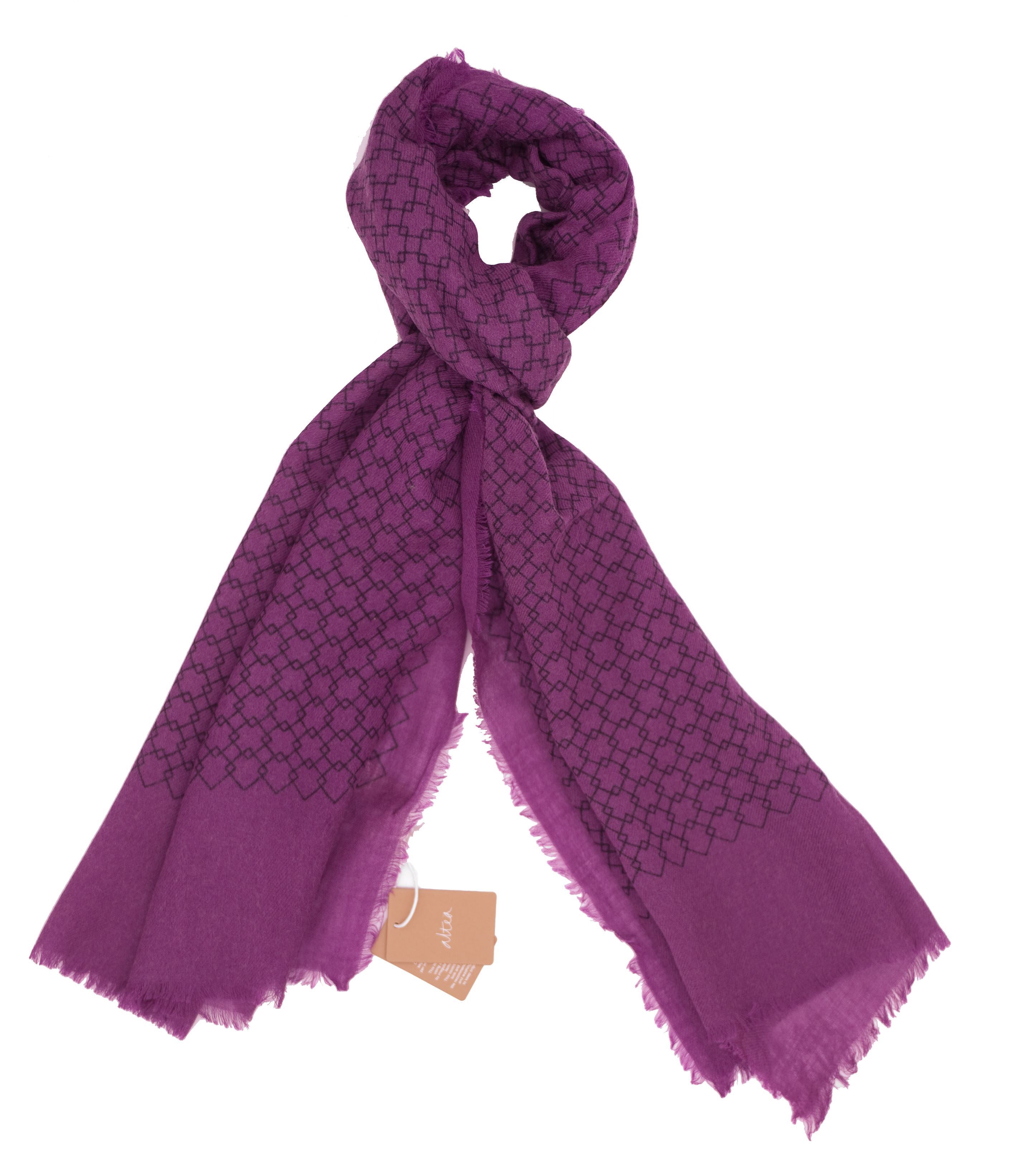 Picture of Black cherry-colored scarf