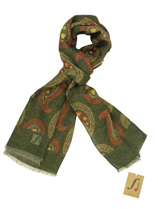 Picture of Siena Wool scarf with green background