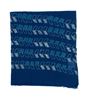 Immagine di sciarpa in lana fondo blu