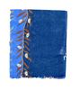 Immagine di sciarpa in lana fondo blu