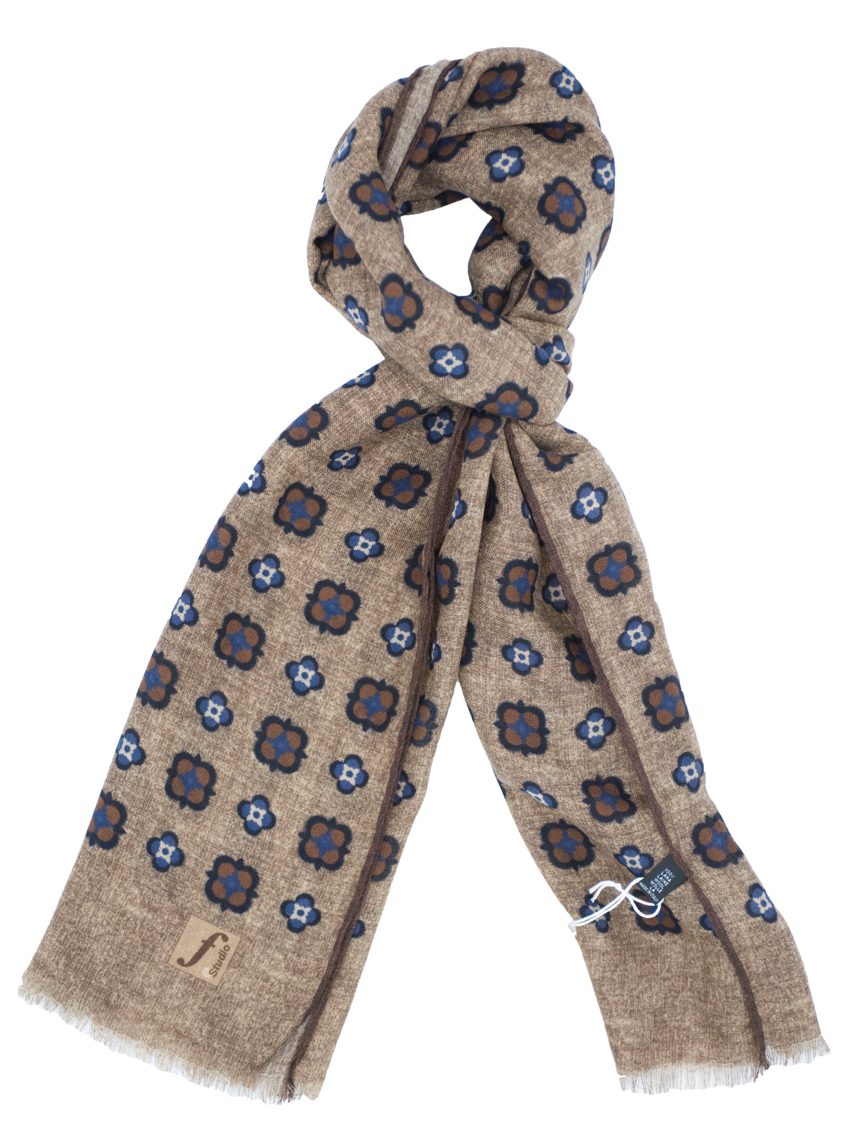 Picture of Wool scarf beige background